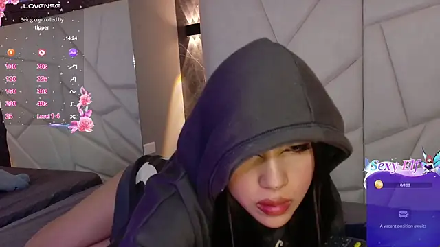 Snapshot of aysel_27 chatting on 12.14.25 aysel 27 online show from 12.14.25