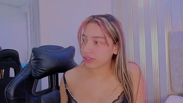 Snapshot of nami_sweet_ chatting on 09.27.25 nami sweet online show from 09.27.25