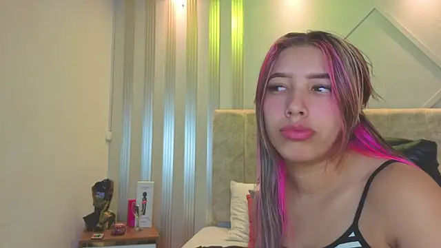 Snapshot of nami_sweet_ chatting on 10.29.25 nami sweet online show from 10.29.25