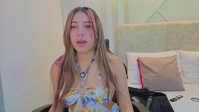 Snapshot of nami_sweet_ chatting on 11.13.25 nami sweet online show from 11.13.25