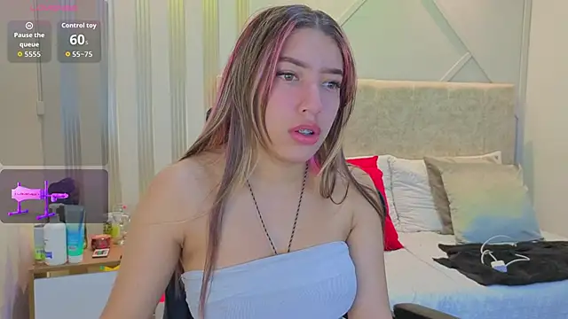 Snapshot of nami_sweet_ chatting on 11.14.25 nami sweet online show from 11.14.25