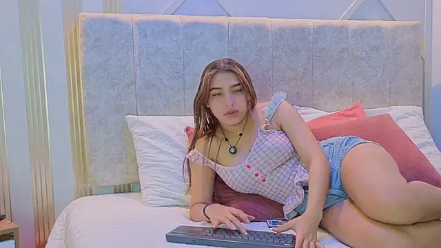 Snapshot of nami_sweet_ chatting on 11.30.25 nami sweet online show from 11.30.25