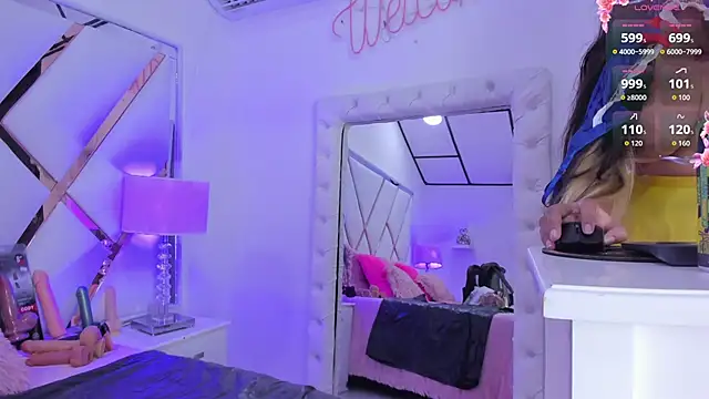 Snapshot of megann__up chatting on 10.10.25 megann up online show from 10.10.25