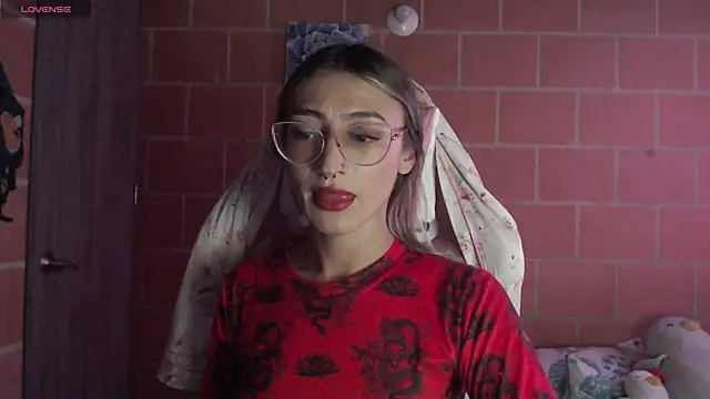 Snapshot of Andrea_camilaaa chatting on 10.30.25 Andrea camilaaa online show from 10.30.25