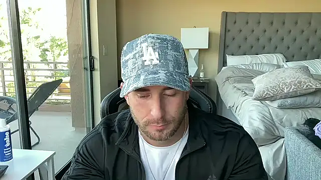 brettmycles28 online show from 10.27.25