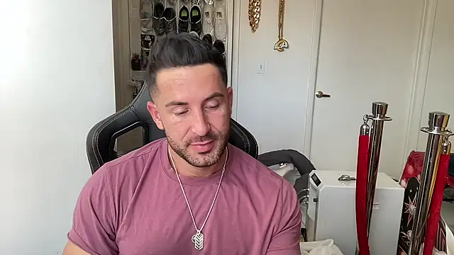 brettmycles28 online show from 06.11.26