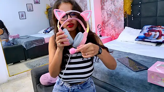 Angelique Angell online show from 12.19.25