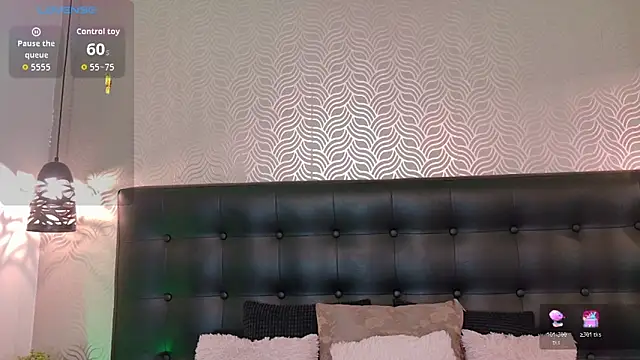 Snapshot of Sharonevanss_ chatting on 11.17.25 Sharonevanss online show from 11.17.25