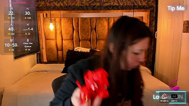 Isa Thompson   online show from 10.16.25