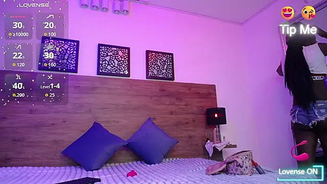 Snapshot of AlexandraCambell chatting on 09.10.25 AlexandraCambell online show from 09.10.25