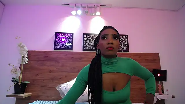 Snapshot of AlexandraCambell chatting on 10.01.25 AlexandraCambell online show from 10.01.25