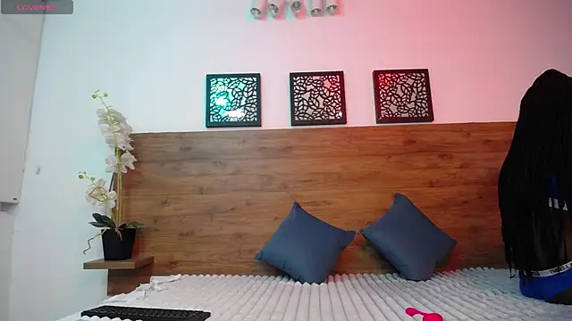 Snapshot of AlexandraCambell chatting on 10.06.25 AlexandraCambell online show from 10.06.25