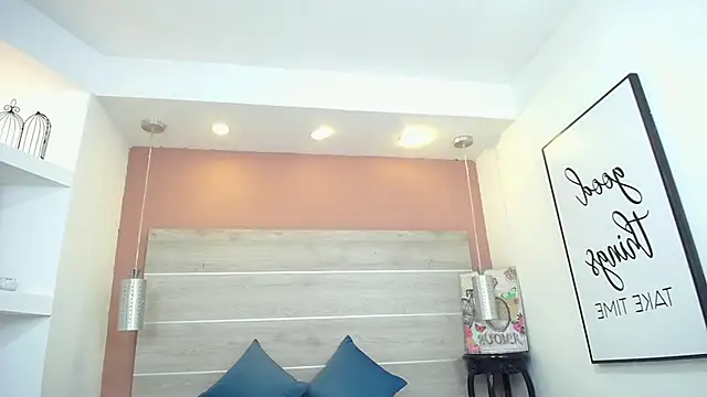 Snapshot of AlexandraCambell chatting on 11.09.25 AlexandraCambell online show from 11.09.25