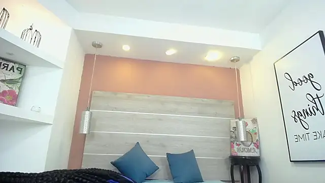 Snapshot of AlexandraCambell chatting on 11.26.25 AlexandraCambell online show from 11.26.25