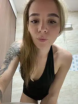 Snapshot of karla-thomsom10 chatting on 09.14.25 karla-thomsom10 online show from 09.14.25