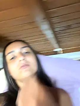 Snapshot of hannahhotwife chatting on 01.07.26 hannahhotwife online show from 01.07.26