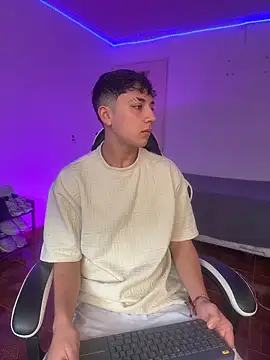 Snapshot of Casper___kyy chatting on 11.15.25 Casper kyy online show from 11.15.25