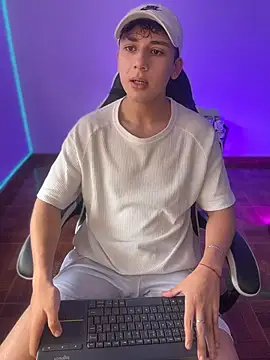 Snapshot of Casper___kyy chatting on 12.01.25 Casper kyy online show from 12.01.25