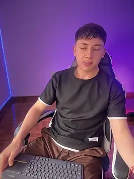 Snapshot of Casper___kyy chatting on 12.05.25 Casper kyy online show from 12.05.25