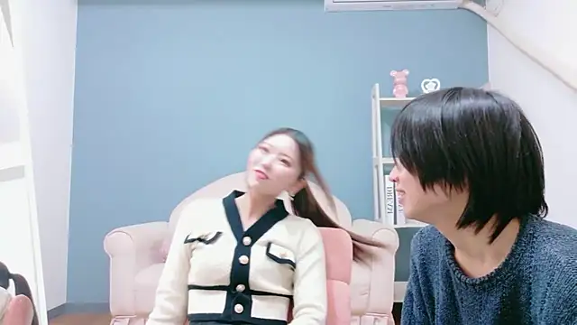 Snapshot of Reto-sama chatting on 12.20.25 Reto-sama online show from 12.20.25