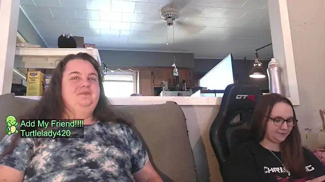 Snapshot of LittleBunny3 chatting on 10.19.25 LittleBunny3 online show from 10.19.25