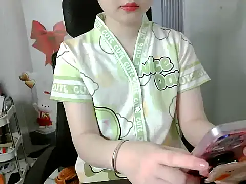 Snapshot of leisure_crime23 chatting on 10.16.25 leisure crime23 online show from 10.16.25