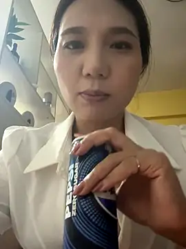 Snapshot of Dujuan-d chatting on 10.17.25 Dujuan-d online show from 10.17.25