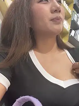 Snapshot of Dujuan-d chatting on 10.18.25 Dujuan-d online show from 10.18.25