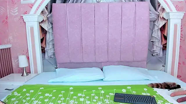 mishell lovely online show from 11.12.25