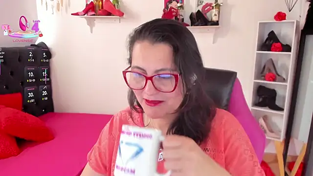 Snapshot of D_Martii chatting on 09.11.25 D Martii online show from 09.11.25