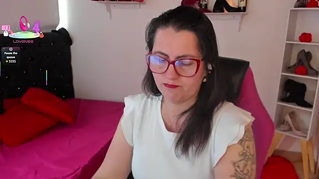 Snapshot of D_Martii chatting on 09.15.25 D Martii online show from 09.15.25