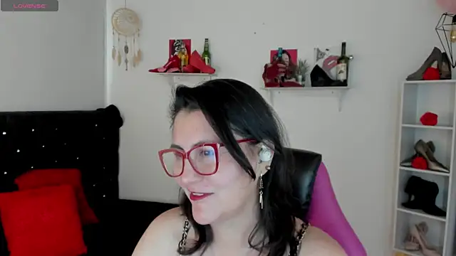 Snapshot of D_Martii chatting on 09.20.25 D Martii online show from 09.20.25