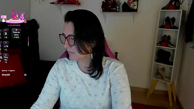 Snapshot of D_Martii chatting on 09.20.25 D Martii online show from 09.20.25