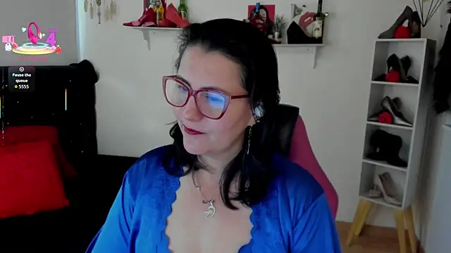 Snapshot of D_Martii chatting on 09.21.25 D Martii online show from 09.21.25