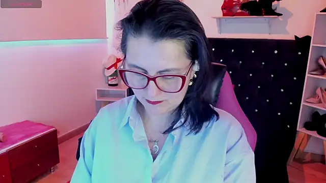 Snapshot of D_Martii chatting on 09.27.25 D Martii online show from 09.27.25