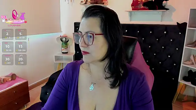 Snapshot of D_Martii chatting on 09.28.25 D Martii online show from 09.28.25