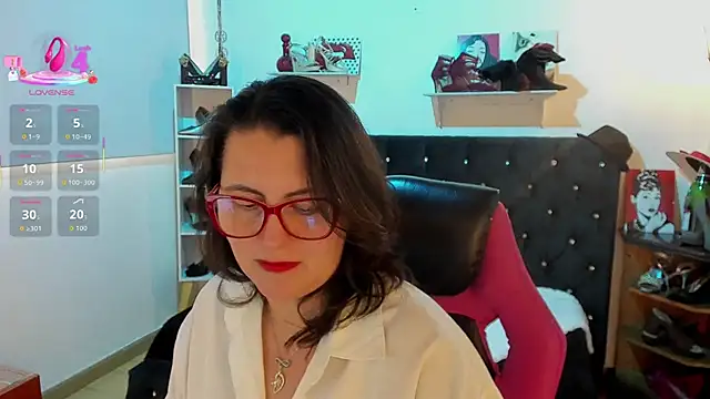 Snapshot of D_Martii chatting on 10.10.25 D Martii online show from 10.10.25