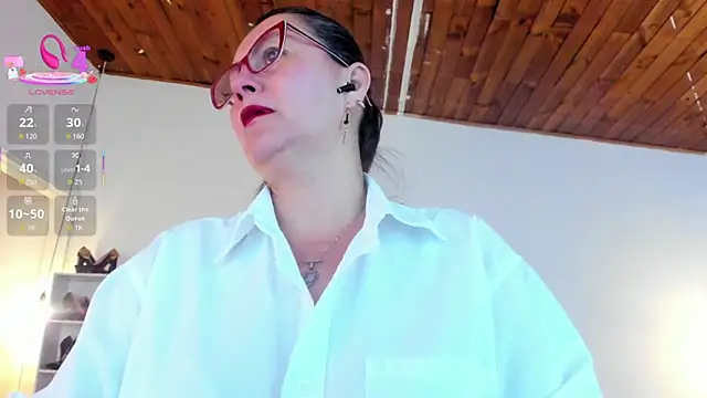 Snapshot of D_Martii chatting on 10.16.25 D Martii online show from 10.16.25