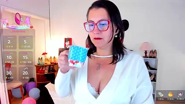 Snapshot of D_Martii chatting on 11.11.25 D Martii online show from 11.11.25