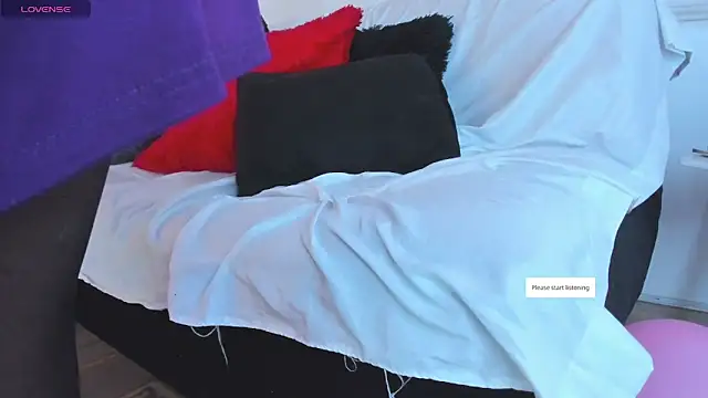 Snapshot of D_Martii chatting on 11.16.25 D Martii online show from 11.16.25