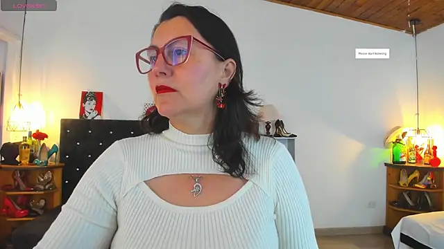 Snapshot of D_Martii chatting on 11.22.25 D Martii online show from 11.22.25