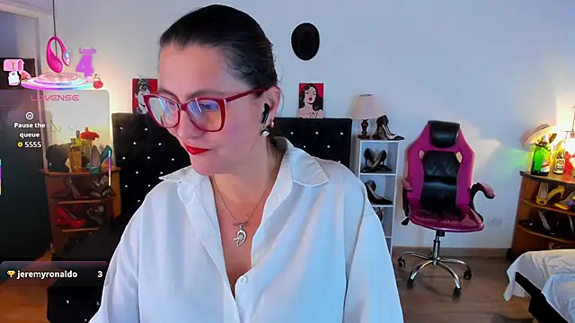 Snapshot of D_Martii chatting on 11.23.25 D Martii online show from 11.23.25