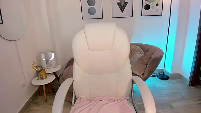 Snapshot of Beverly_johnson chatting on 10.12.25 Beverly johnson online show from 10.12.25