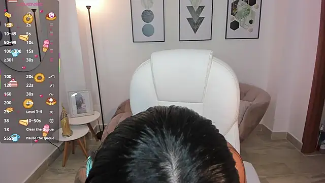 Snapshot of Beverly_johnson chatting on 10.17.25 Beverly johnson online show from 10.17.25