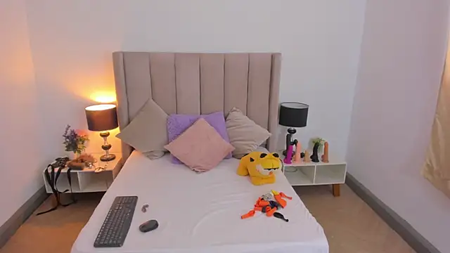 Snapshot of evvaa_moon69 chatting on 09.30.25 evvaa moon69 online show from 09.30.25