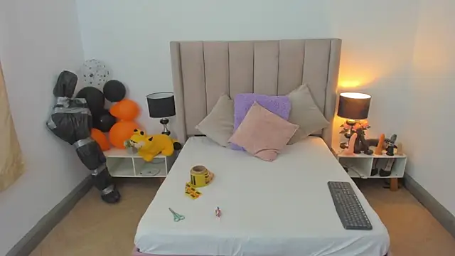 Snapshot of evvaa_moon69 chatting on 10.08.25 evvaa moon69 online show from 10.08.25