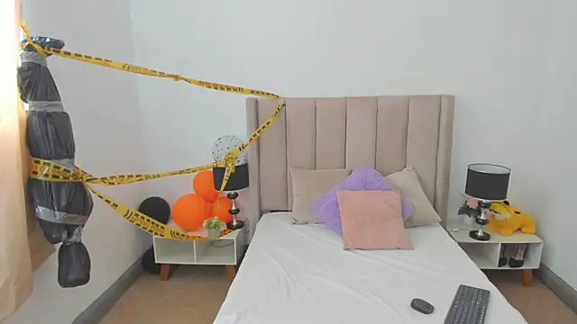 Snapshot of evvaa_moon69 chatting on 10.10.25 evvaa moon69 online show from 10.10.25