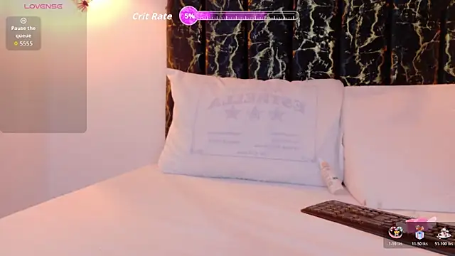 Snapshot of evvaa_moon69 chatting on 10.23.25 evvaa moon69 online show from 10.23.25