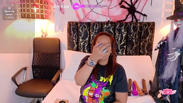 Snapshot of evvaa_moon69 chatting on 10.27.25 evvaa moon69 online show from 10.27.25