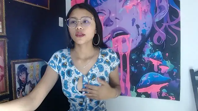 Snapshot of SofieLove_01 chatting on 10.05.25 SofieLove 01 online show from 10.05.25